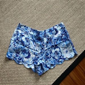 Lilly Pulitzer scallop pull on shorts